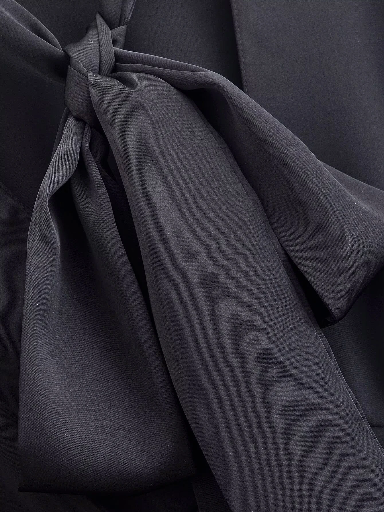 ZERAINS Winter neue Damenbekleidung, französisches Design, schmale Passform, V-Ausschnitt, langärmeliges Seidenstruktur-Schalhemd