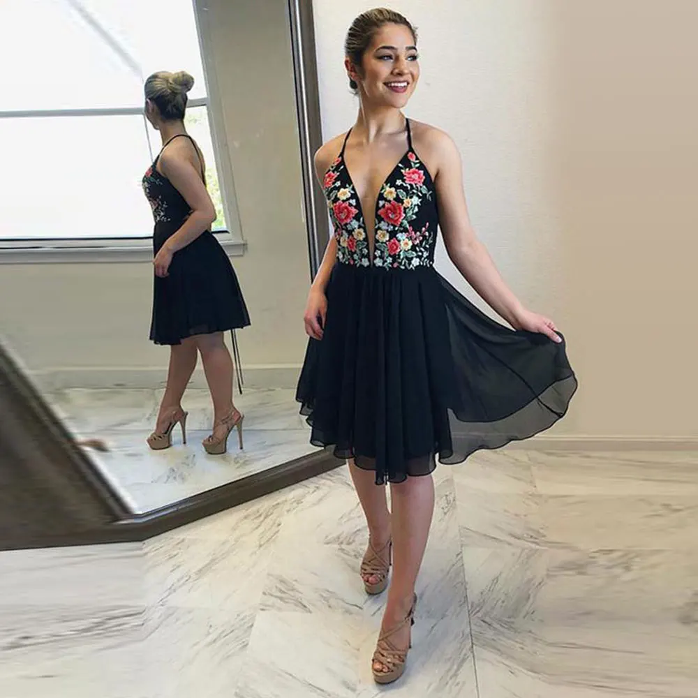 فساتين قصيرة لحفلات العودة للوطن رسن الرقبة متقاطع الأشرطة بلا أكمام زين الطية الأورجانزا فستان قصير عالي الجودة حسب الطلب