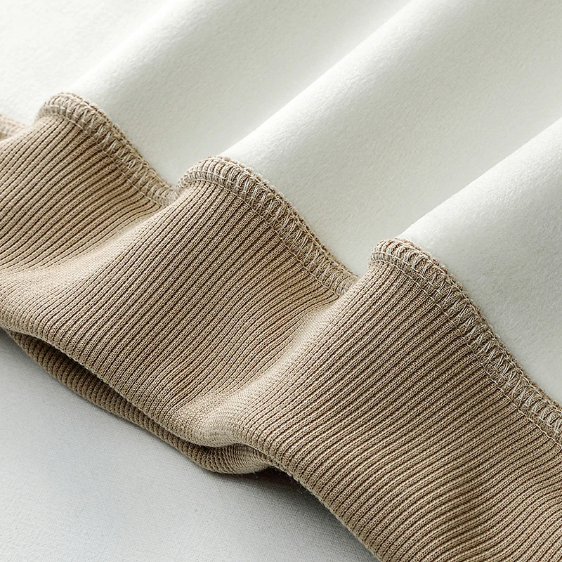 سترة نسائية بلون نقي للخريف والشتاء مع قلنسوة سميكة عصرية فضفاضة غير رسمية بتصميم قبعة ملابس الشارع الشهير بغطاء للرأس مبطن بالصوف