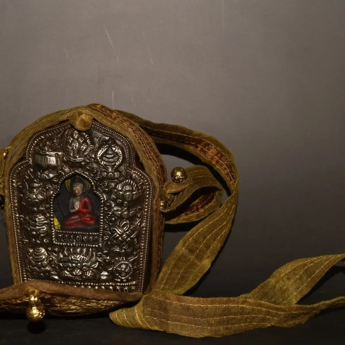 Xizang cloth bag Gawu box Nepalese handmade brass Gawu box pendant retro wipe Buddha statue stupa pendant