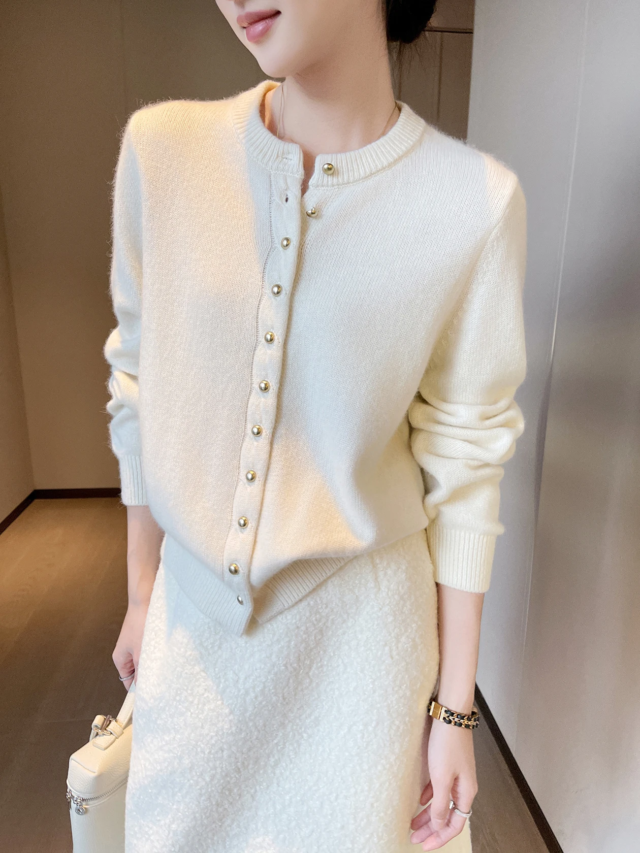 

White Knitted Open Cardigan Women's Faionable High-End Winter Sweater round Ne Metal Bule Soft Korean Sle Long Sve