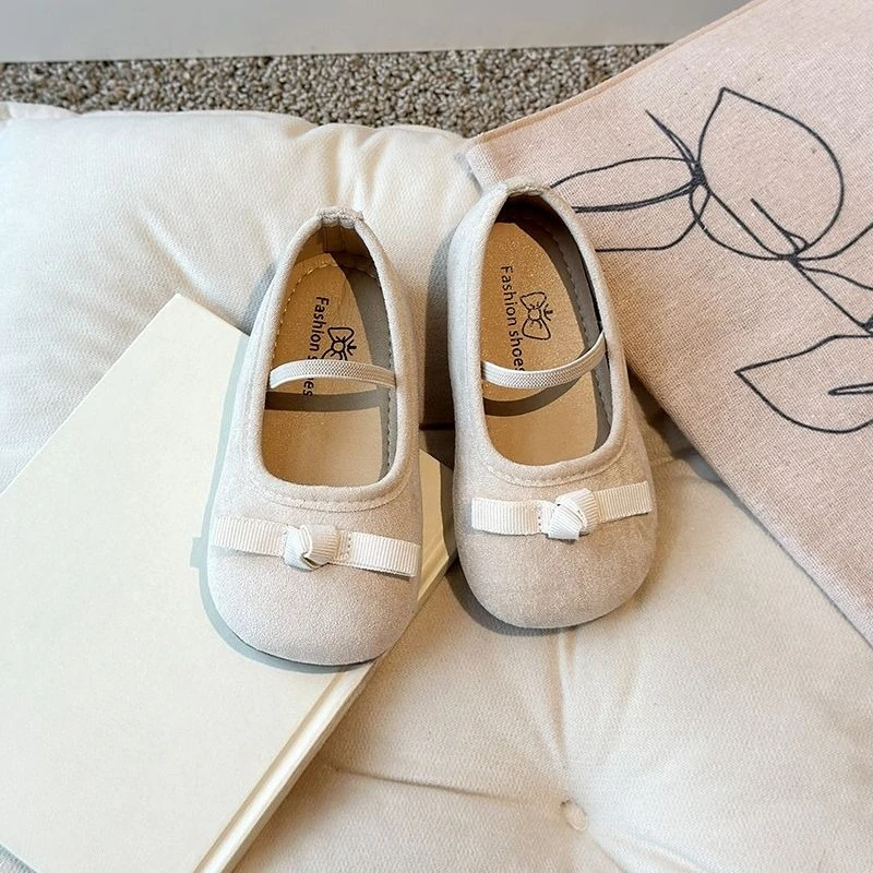 

Модная танцевальная обувь для девочек, весна-лето 2026, нескользящая мягкая подошва в стиле принцессы на плоской подошве для выступлений для детей ​