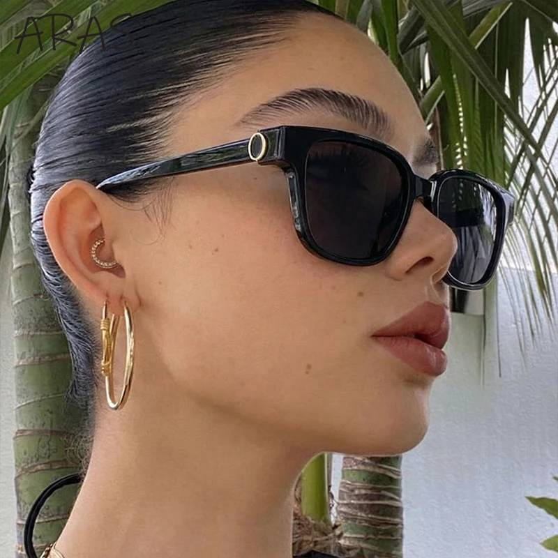 

2026 Fashion Square Sunglasses Women Classic Black Frame Photochromic Sun Glasses Luxury Designer Punk Driving Shades Eyewear