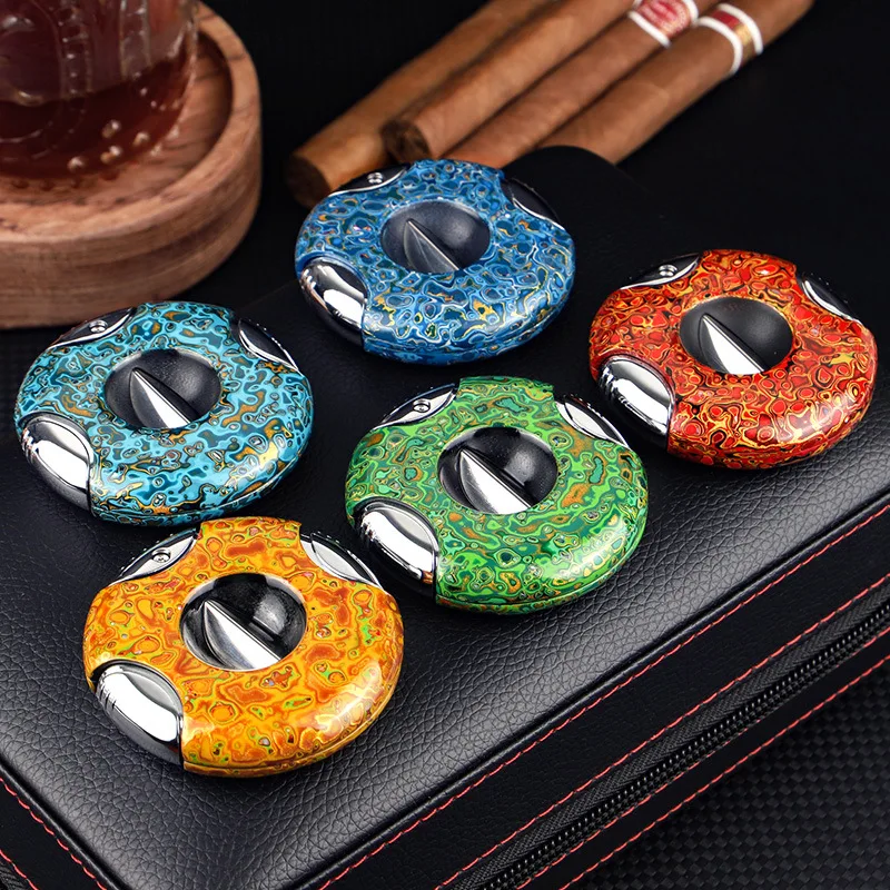 Cigar cutters Sharp and durable UFO round painted cigar automatic forming pull ring V-cut moisture