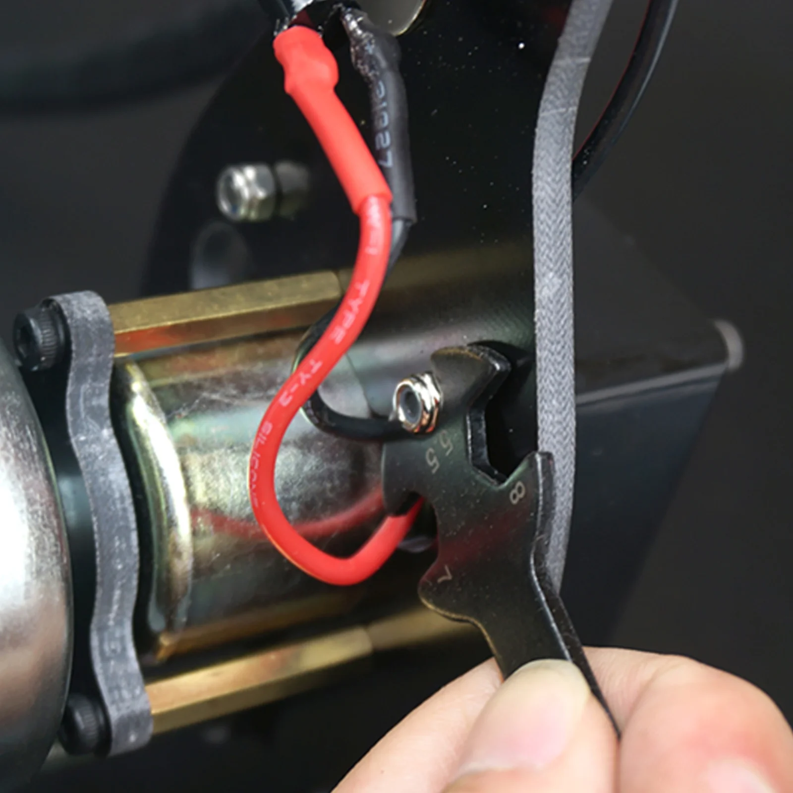 مفتاح ربط نموذجي 6 في 1 يمكن التحكم فيه عن بعد، يتضمن 3 مم/4 مم/5 مم/5.5 مم/7 مم/8 مم لإزالة وصواميل سداسية #5