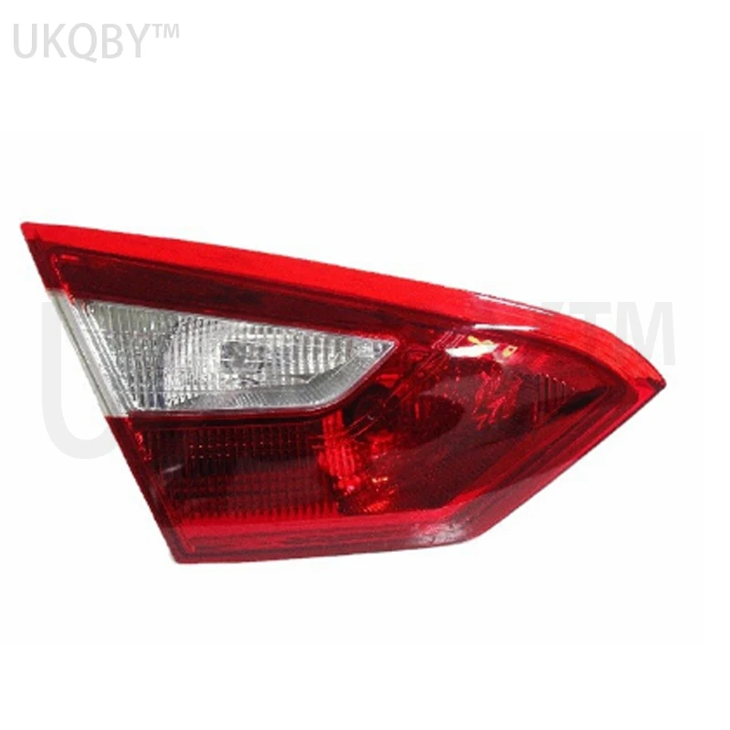 apply Fo rt e Fo x 12. Interior taillight with light in the third compartment L BM5113A603AD