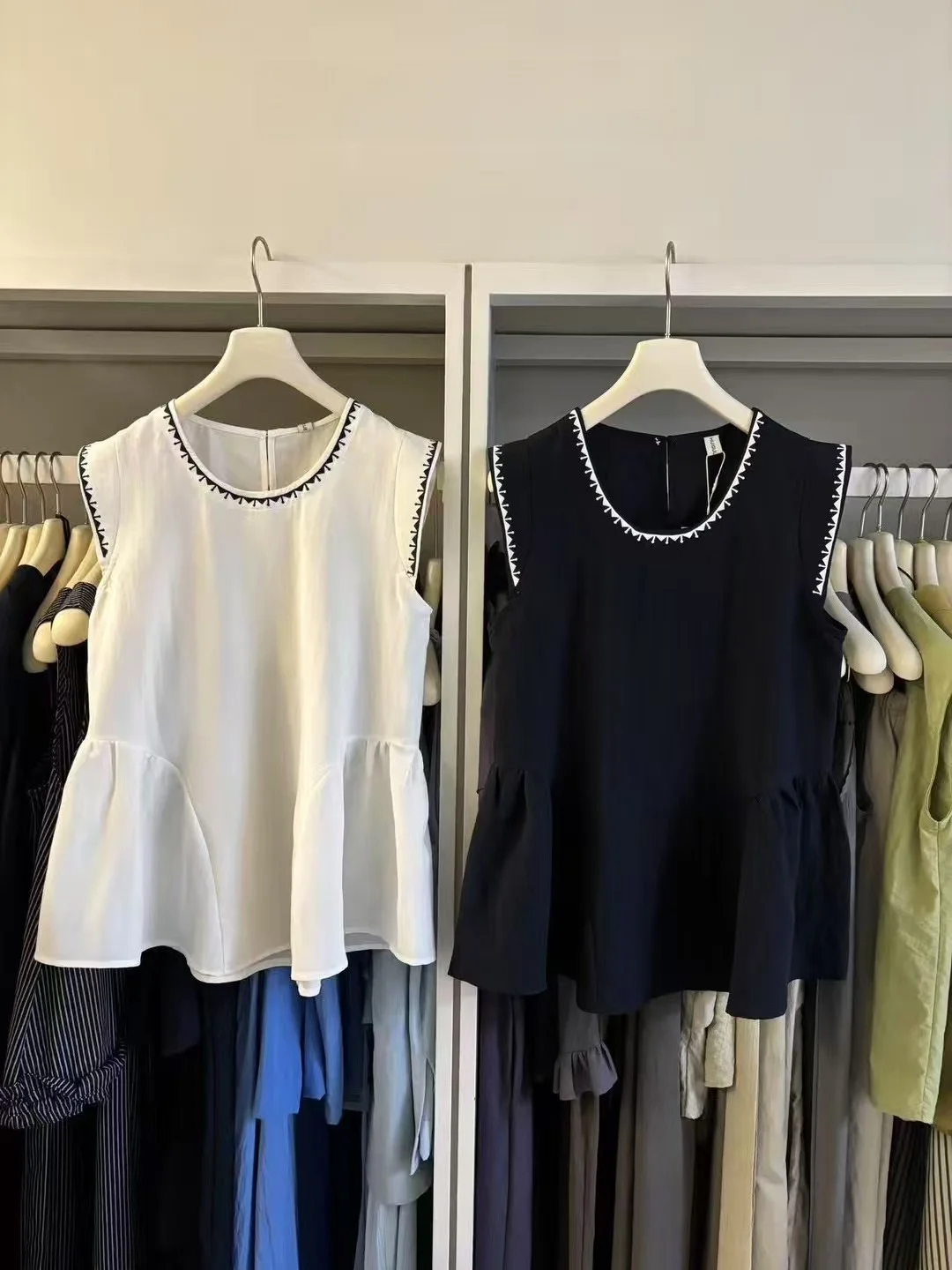 

Korean Sle Svel round Ne Vest Women's Faionable Summer Top Polyester Material Commute Sle Regular Thin