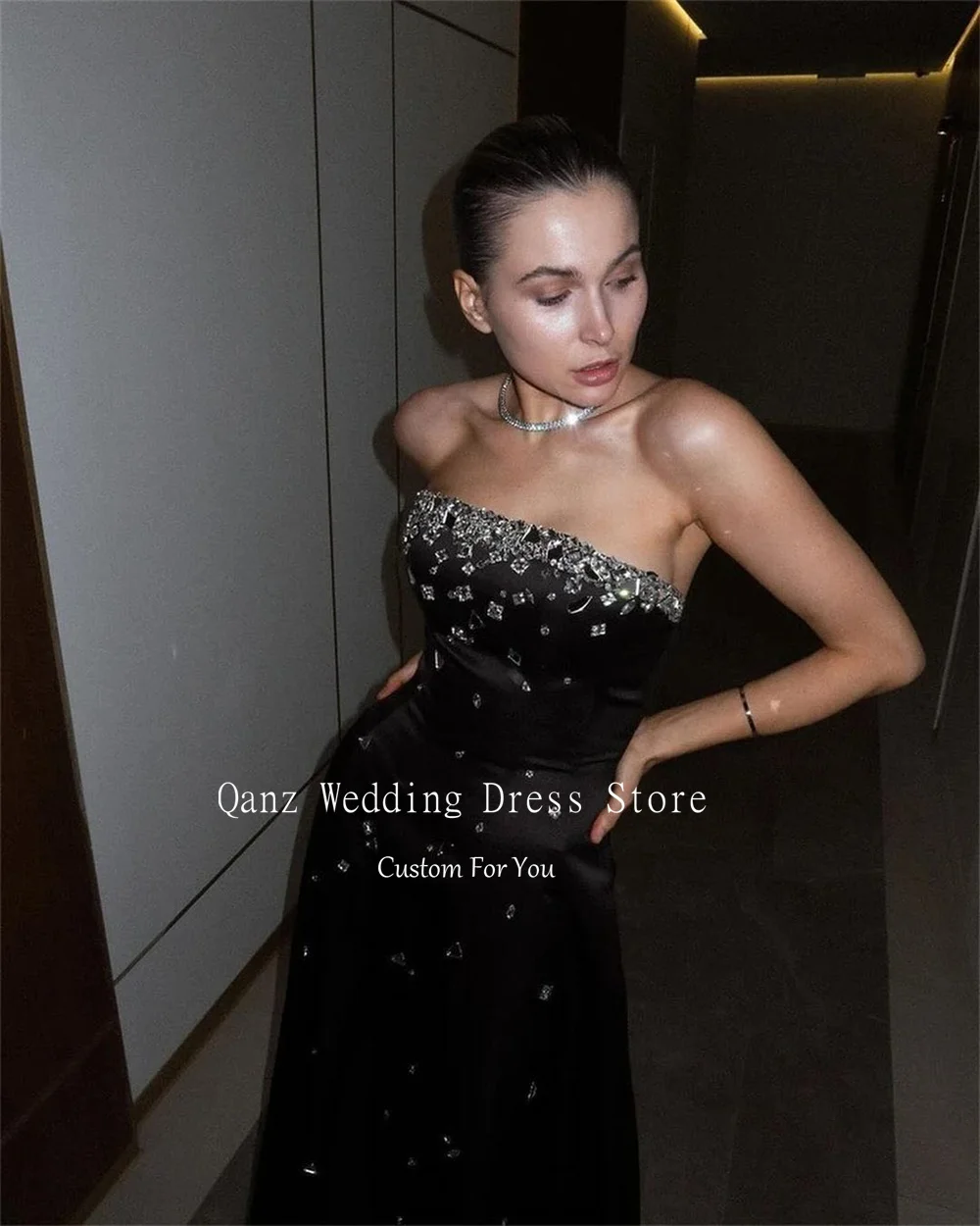 Qanz Black A-line Prom Dresses Sexy Sleeveless Satin Evening Party Dress Sparkly Crystals Long Celebrate Event Gown Customized