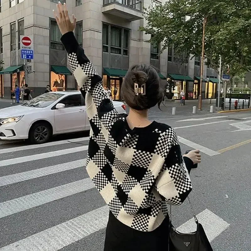 Cardigan coat 2024 sweater women wear small fragrant black and white check loose short knitted cardigan sweater female coat