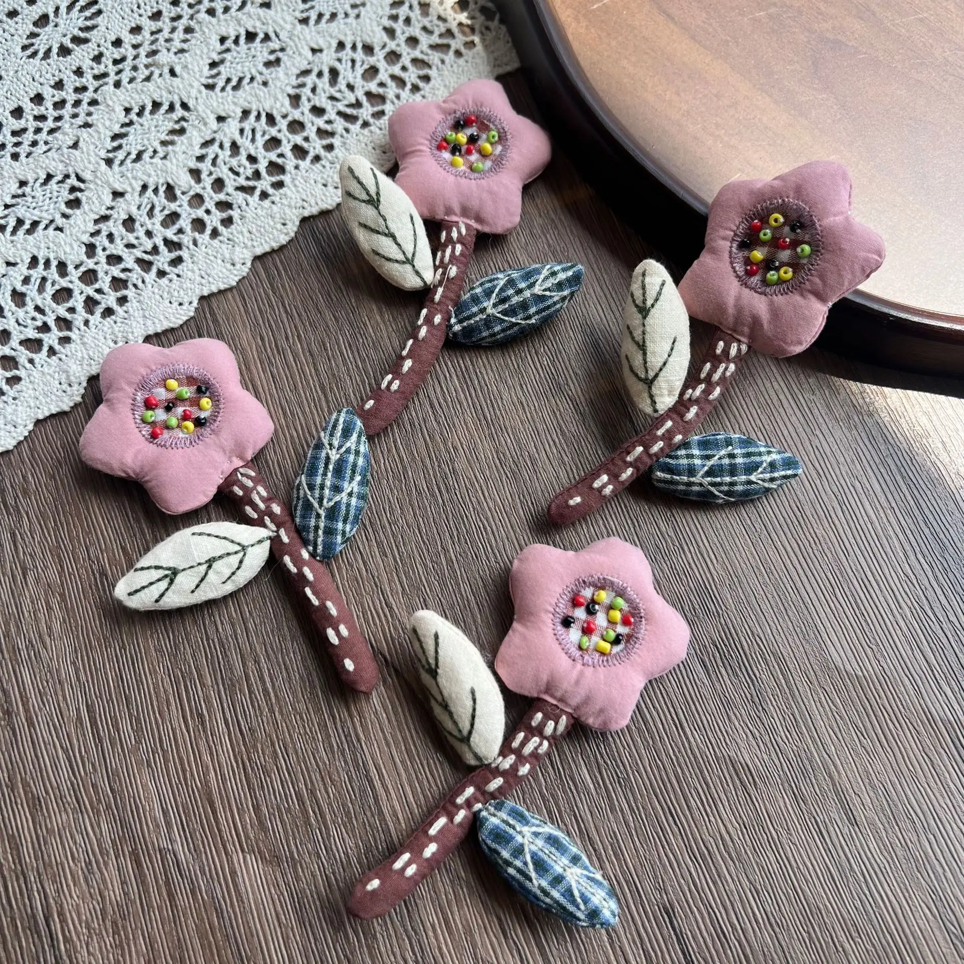 Handmade Linen Plaid Stuffed Flower Brooch with Green Leaf Vintage Five Petal Design for Kids Hanfu Costume Embellishment