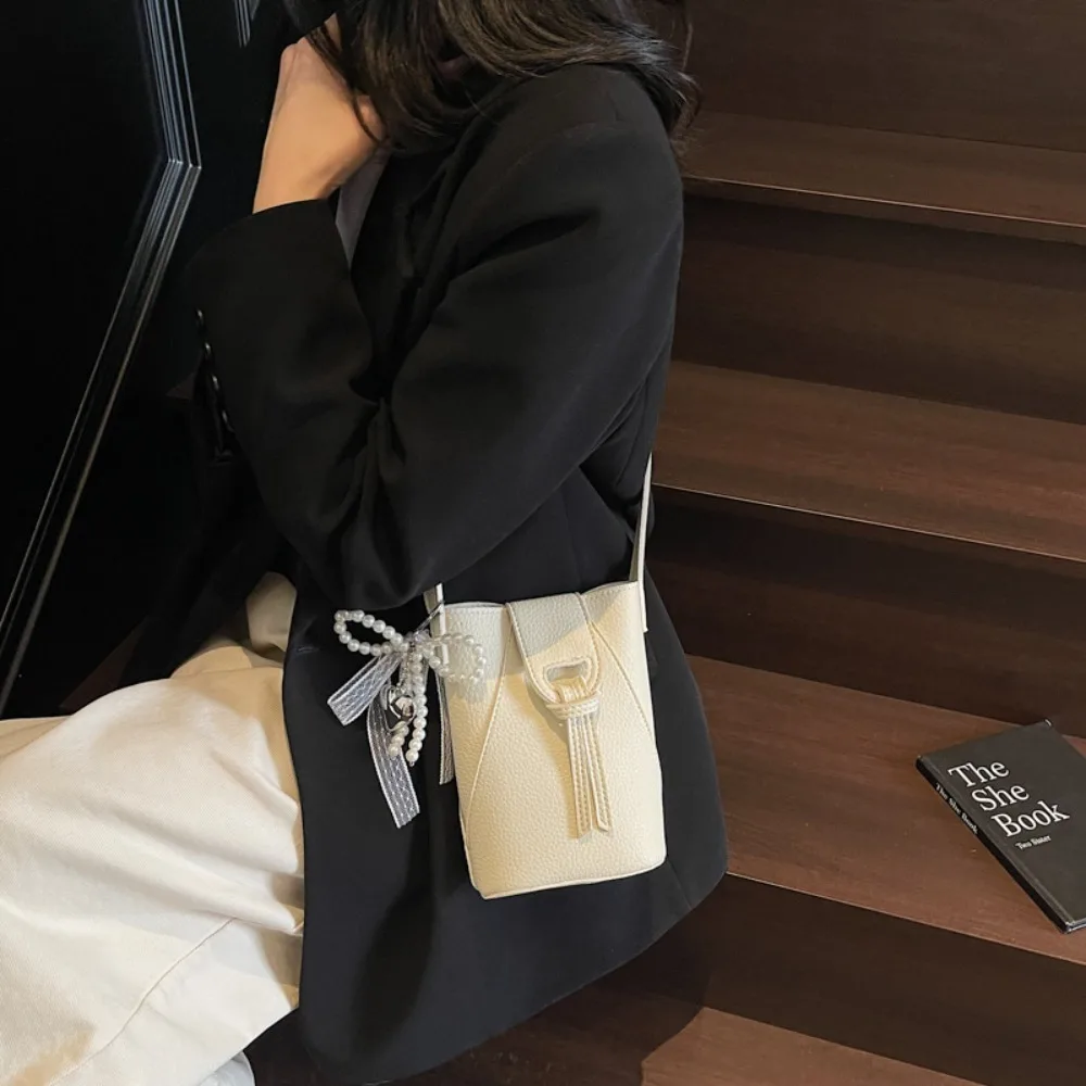 

Cute Small Square Bag Pearl Bow Pendant PU Leather Crossbody Phone Pouch Elegant Storage Bag Single Shoulder Bag Outdoor