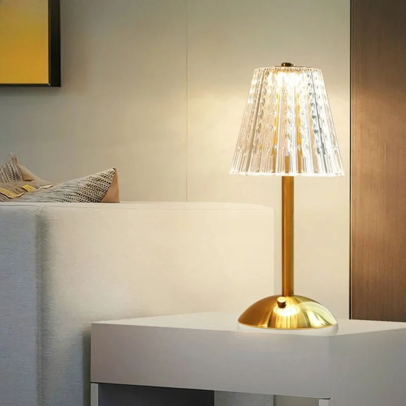 

Metal Charging Touch Modern Bedside Night Light Restaurant Wireless Battery Charging Light Emitting Diode Desk Lamp