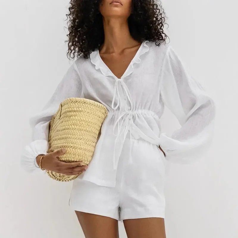 Moda de verano para mujer, Top informal de encaje blanco con cordones y manga acampanada, pantalones cortos informales, traje de estilo de vacaciones de dos piezas