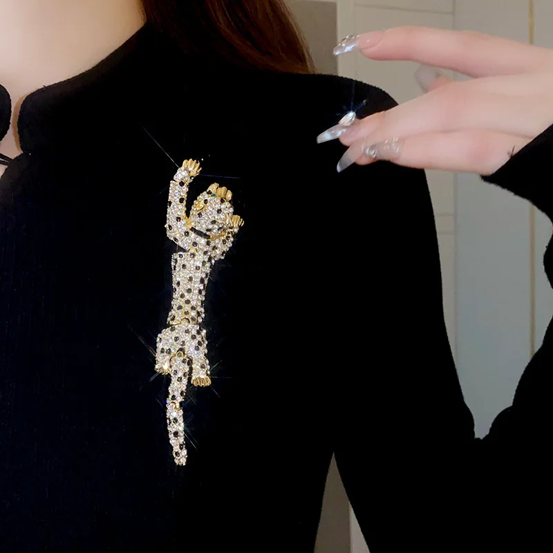 Vintage Hyperbole Gold or Silver Plated Rhinestones Large Tiger Leopard Shoulder Decor Brooches Jewelry For Women Gift