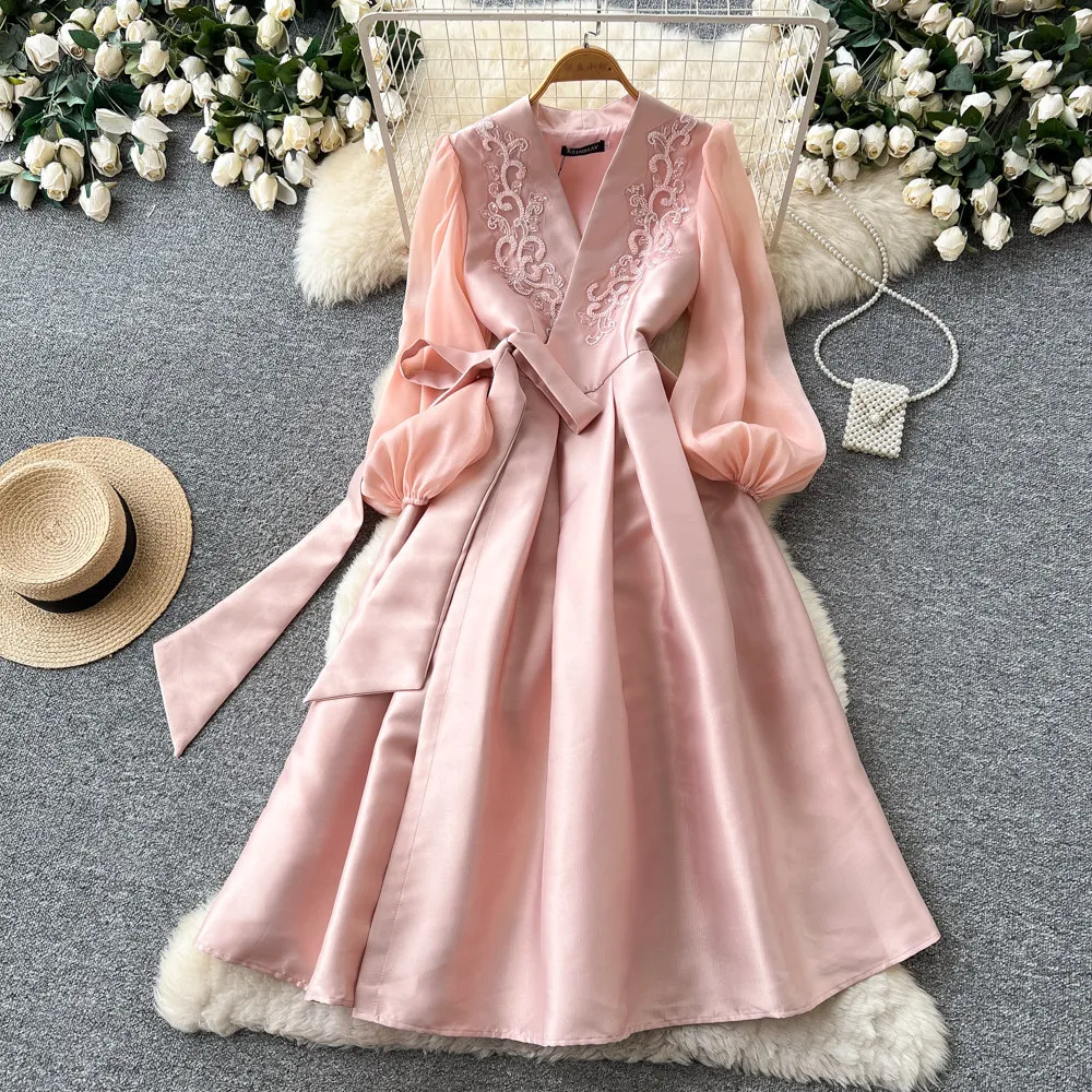 Damen Langes Kleid A-Linie Vestidos Y2k Streetwear V-Ausschnitt Laternenärmel Elegantes Patchwork-Partykleid mit Enger Taille 2026