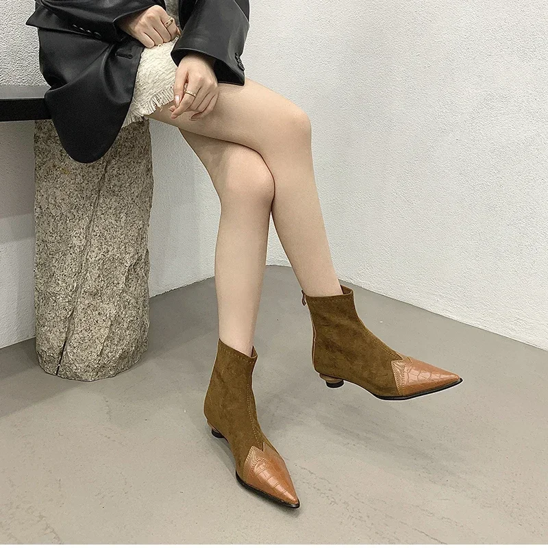 Botas femininas de dedo apontado, botas curtas, sapatos elegantes de salto baixo, calçado confortável, moda feminina, primavera, outono, novo, 2024