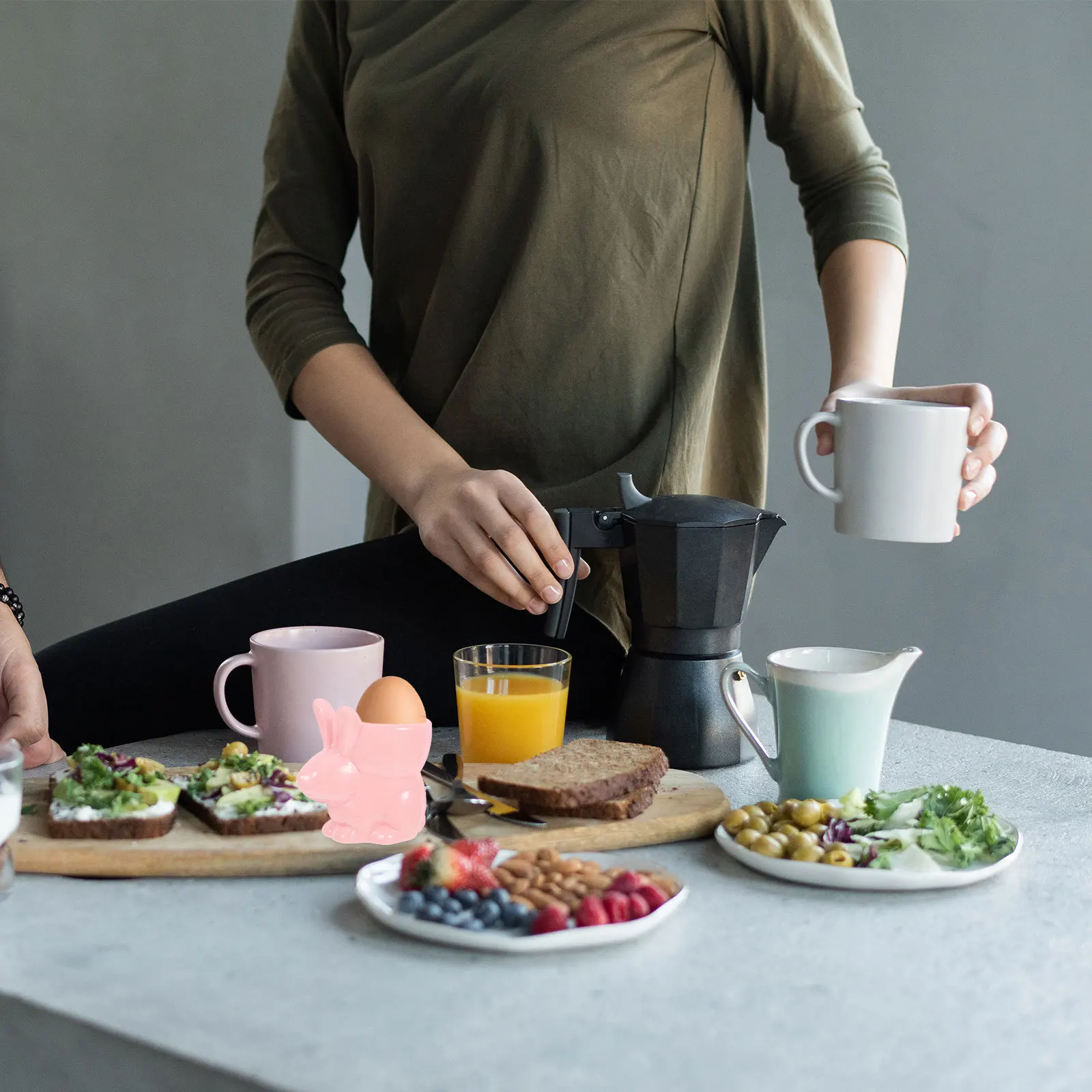 

Ceramic Bunny Egg Cup European Style Breakfast Egg Holder Porcelain Rabbit Table Decoration Easter Kitchen Countertop Display