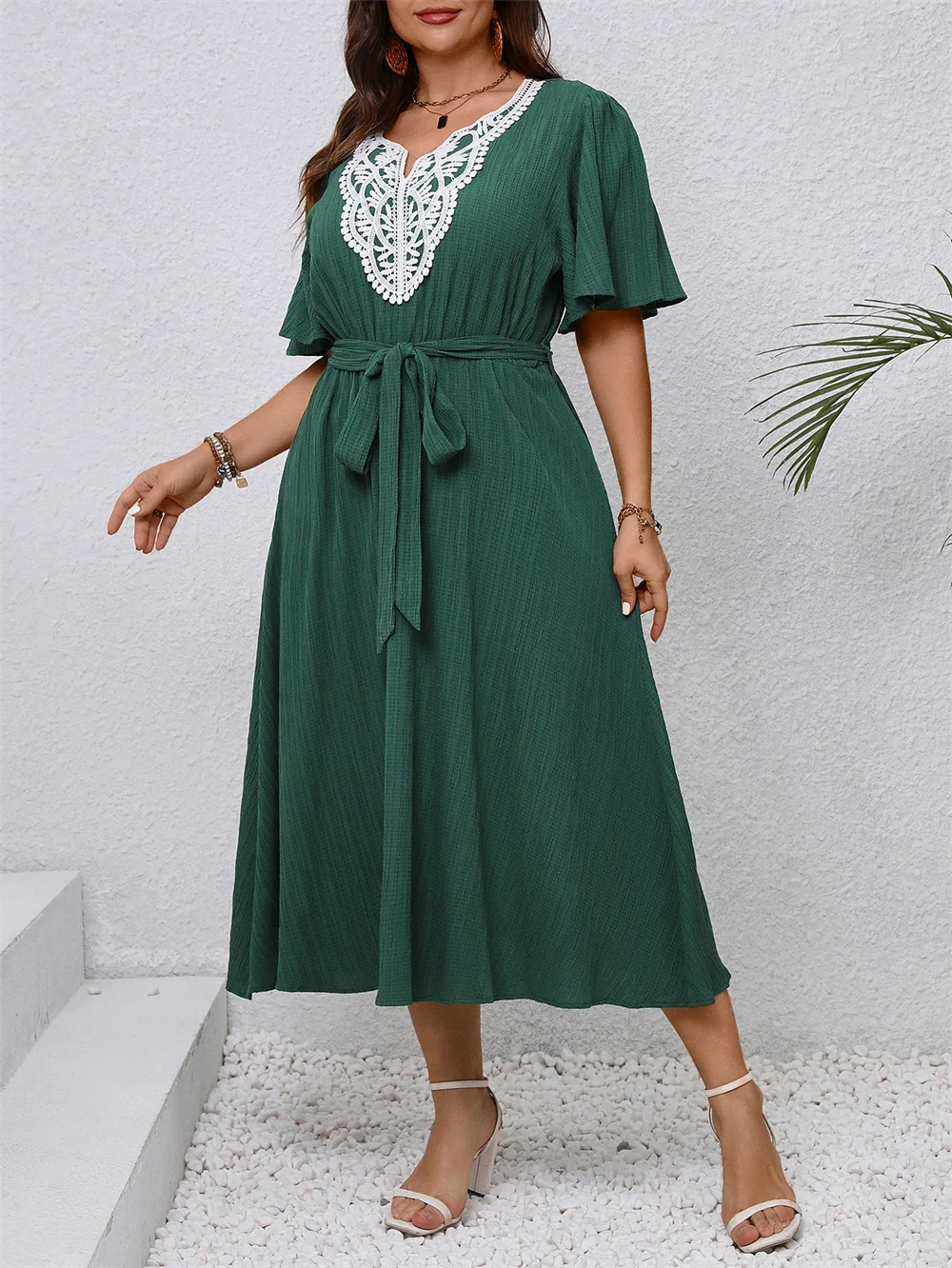 GIBSIE Plus Size V Neck Contrast Lace Belted Dress Women 2024 Summer Short Sleeve Solid A-line Eleganckie długie sukienki damskie