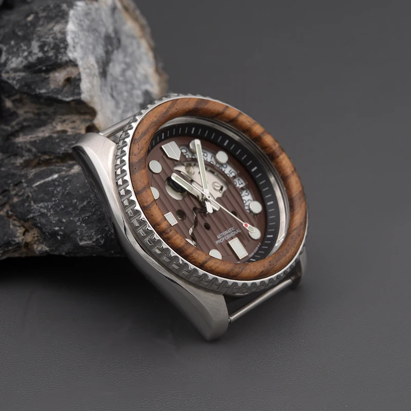 Men Automatic Watches Head Dive Watch 300m Waterproof Automatic Wristwatch C3 Luminous Sapphire Crystal Stainless Steel