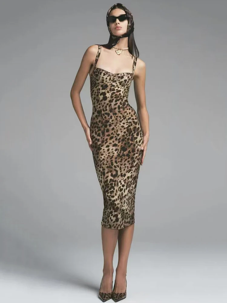 Design a sexy leaky shoulder retro leopard print high-waist halter dress 2025 spring women's new fashion wrap hip sheath skirt