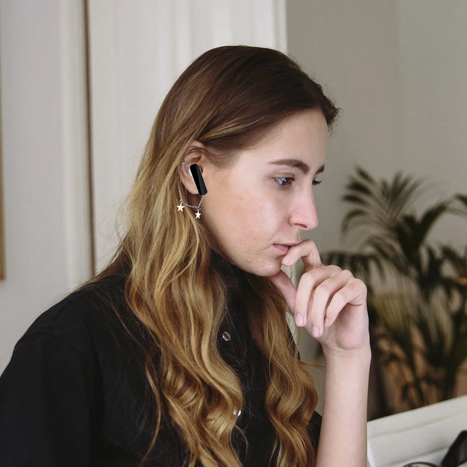 

1 Pair Anti-Lost Earrings Stylish Women Chic Pendant Wireless Earphone Accessories Ear Dangler Ear Line Earphone Supply