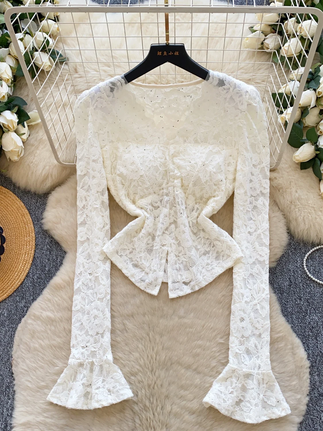 Retro V-ne Bell Sve Lace irt Women's Slimming Ele Top Korean Sle Commute Faion Small Diamond Long Sve irt