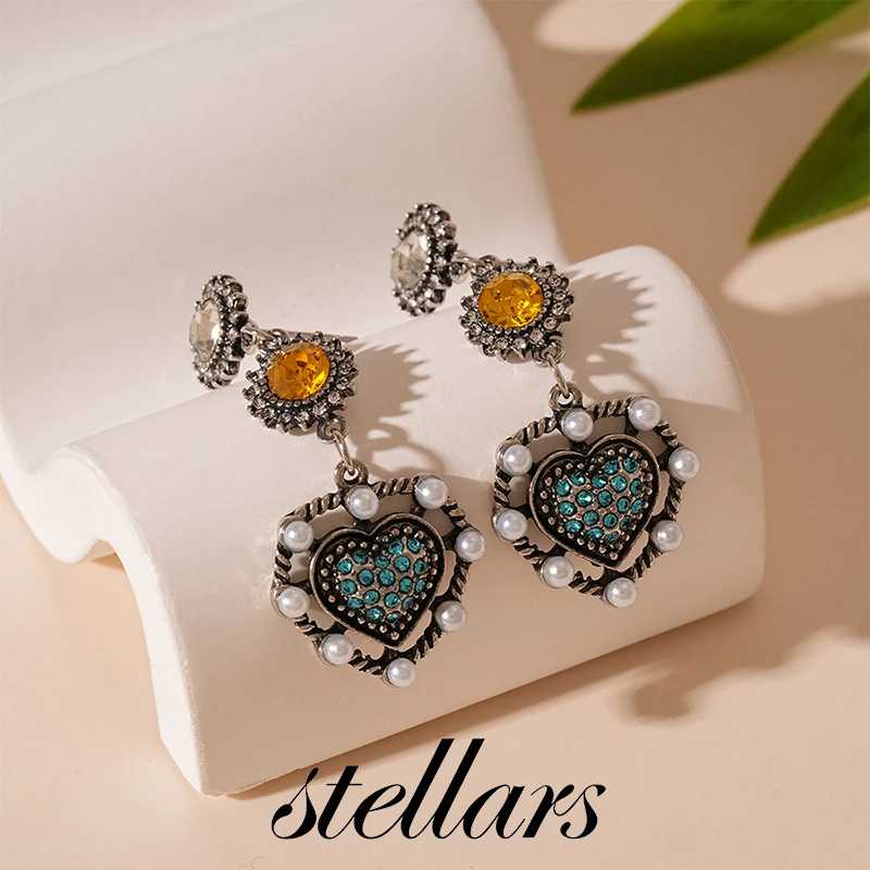 

Vintage Distressed Faux Pearl & Rhinestone Flower Heart Silver Stud Earrings Elegant High-End Style for Women