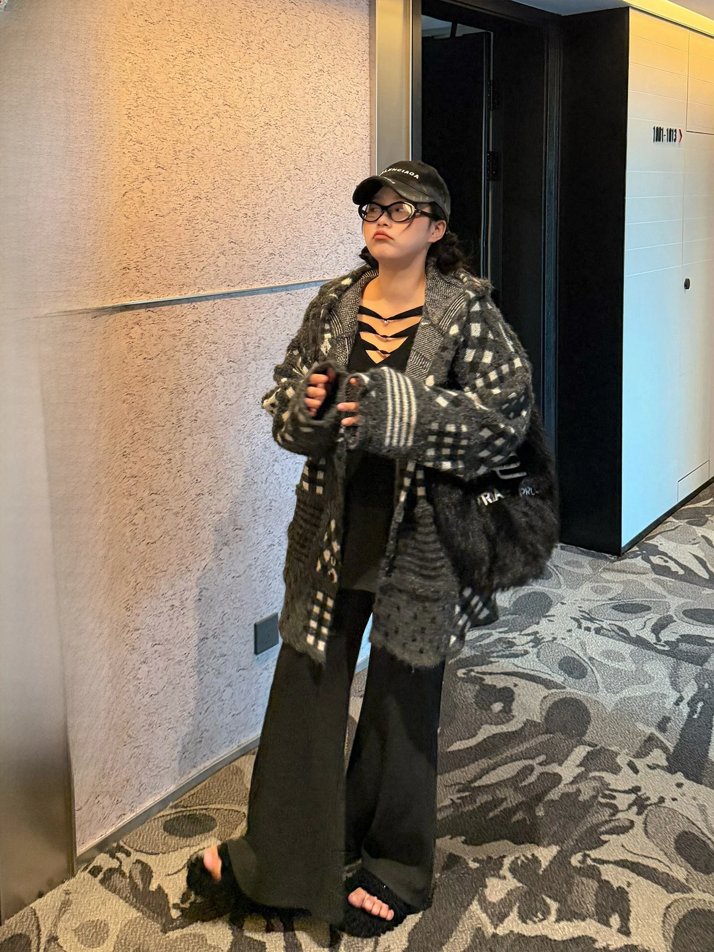 

Loose Knitted Sweater Cardigan with Large Hood Heavyweight Floral Pattern for Plump Women Comfortable Winter Faion for Teens