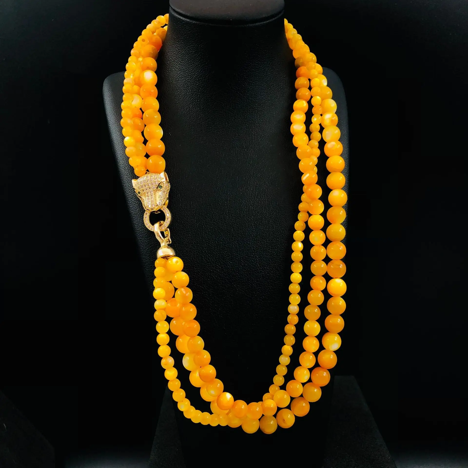 Shell necklace niche design yellow sweater chain celebrity model European and American popular style three-layer wholesale feeli