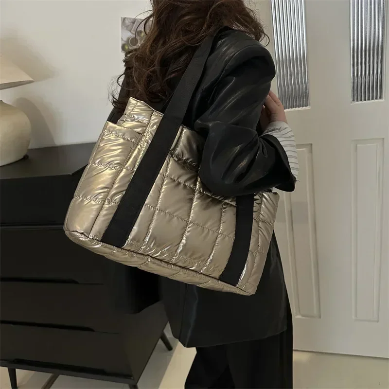 Space Padded Women Shoulder Bags For Winter 2025 Large Capacity Black Handbags Designer Nylon Cotton Warm Tote Solid