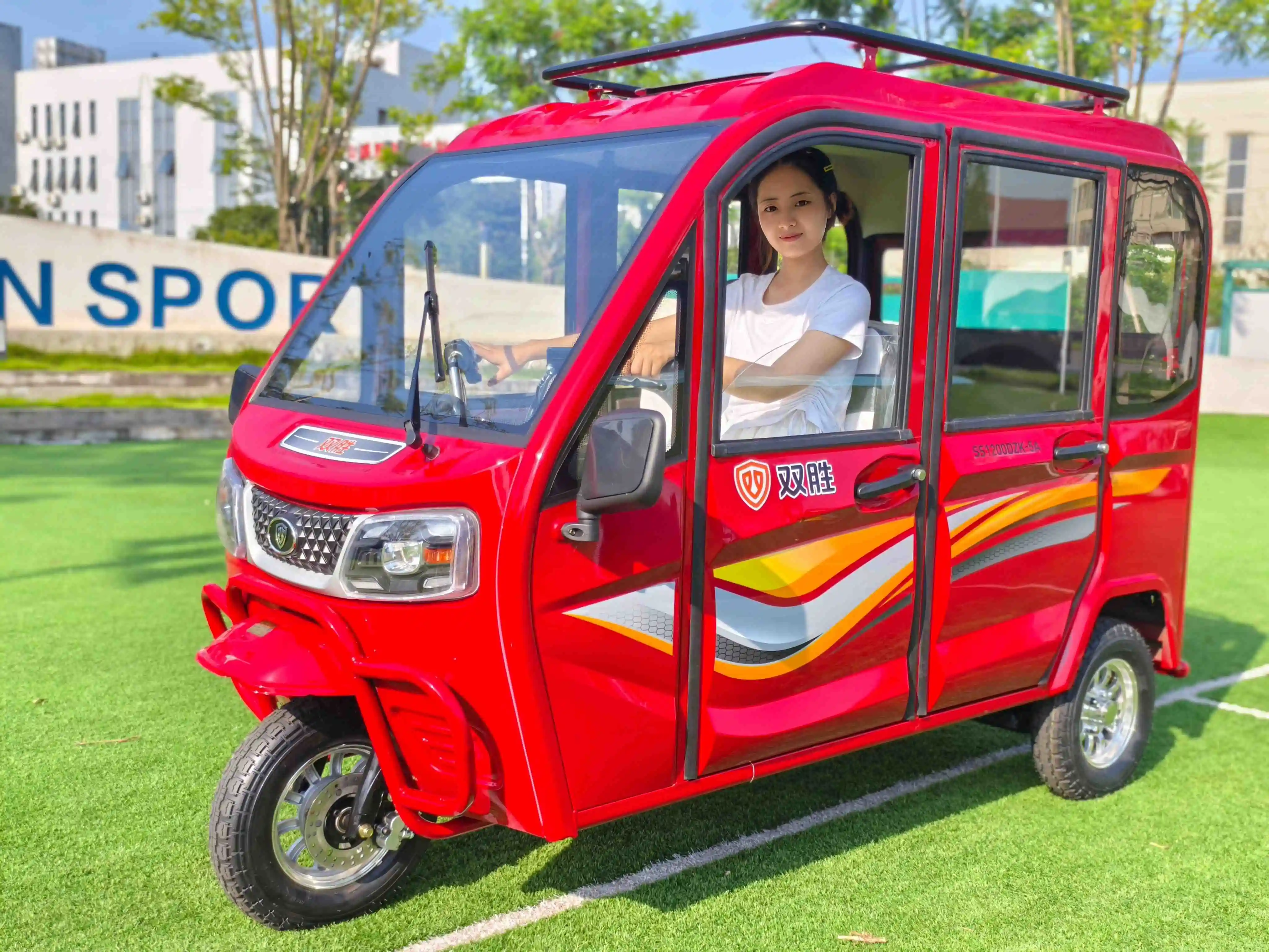 Factory Supplier Eco-Friendly Electric Tricycle Tuk Tuk With Open Back Seat For Passengers 1000W Power 60V Voltage