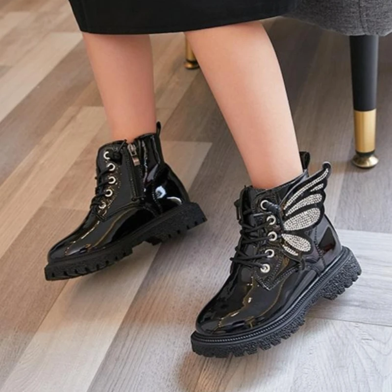 

Girls Winter Boots 2026 Autumn Winter British Style Wings Kids Short Boots Fashion New Leather Boots