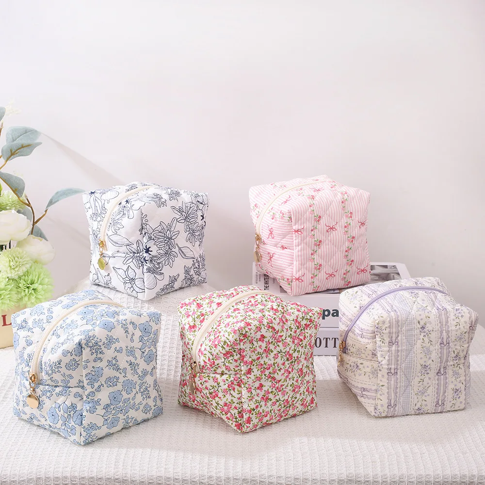 Vintage Floral Quilted Square Cosmetic Bag Cute Small Makeup Pouch Portable Travel Sundries Storage Organizer For Women Girls