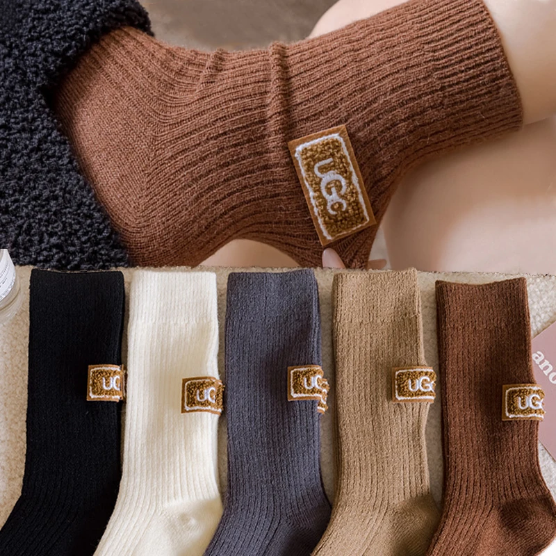 2022 Damen Herbst/Winter Mittelkalb Alphabet Stoff Logo Wolle Thermo Chunky Socken Koreanischer Stil Outdoor Wear Schneestiefel Hohe Socken