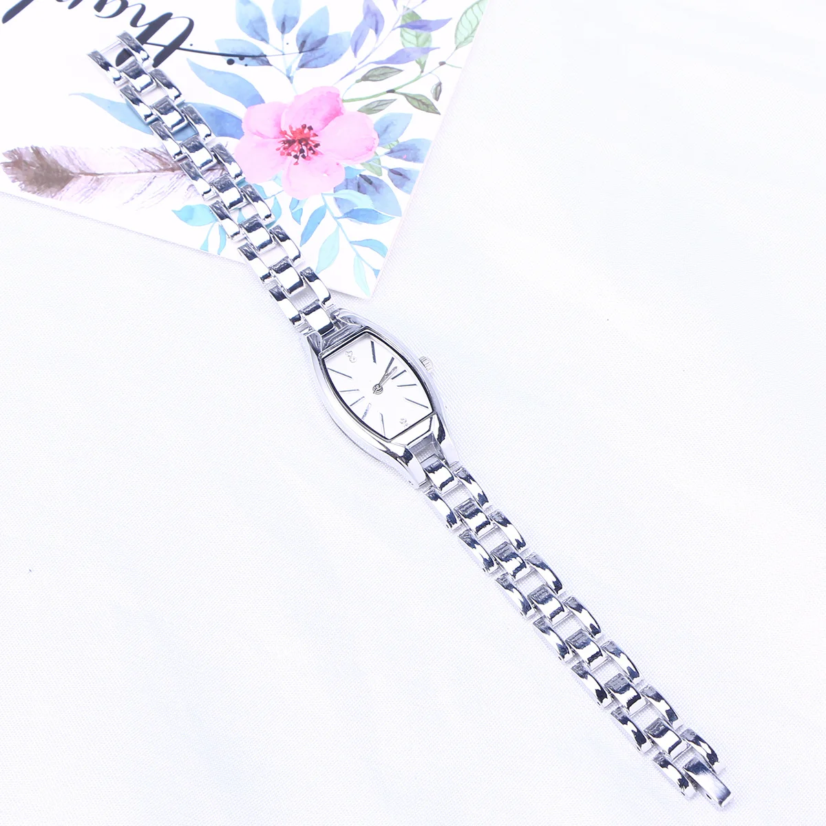 ساعة كوارتز عصرية للنساء باللون الفضي والأبيض، ساعة يد أنيقة وبسيطة تدوم طويلاً، مثالية لأي ملابس #1