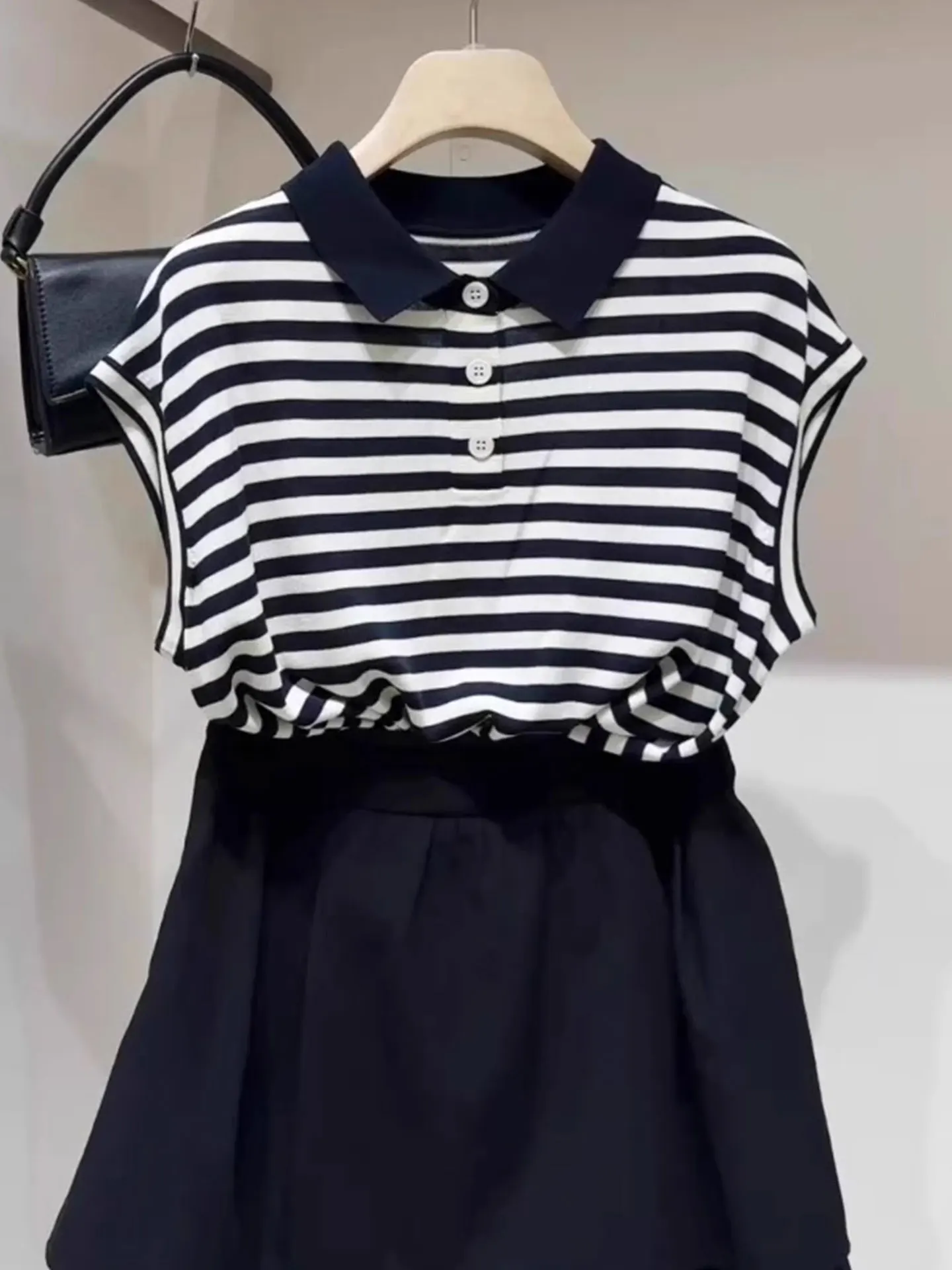 

Летний трикотажный пуловер с воротником и коротким рукавом в полоску, прямой крой, корейская версия, коллекция 2025