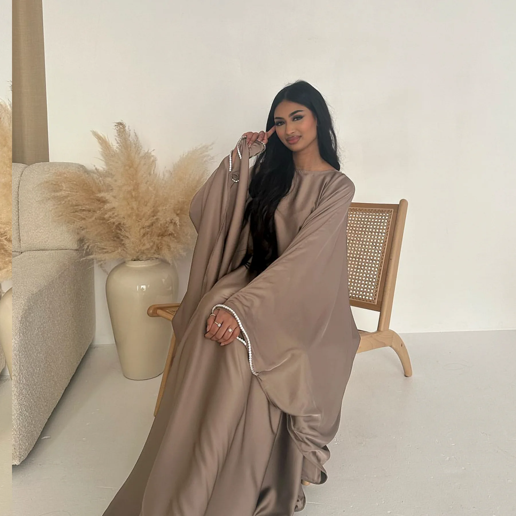 Abito alla moda musulmano Colori puri Manica a farfalla in raso Decorazione con strass Polsino Dubai Abiti lunghi larghi femminili Abiti fluenti