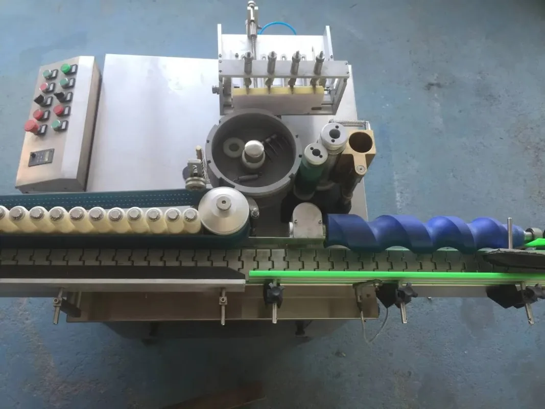 Custom Cold Glue Label Glue Machine Automatic Sticker Labeling Machine for Vinegar Bottle