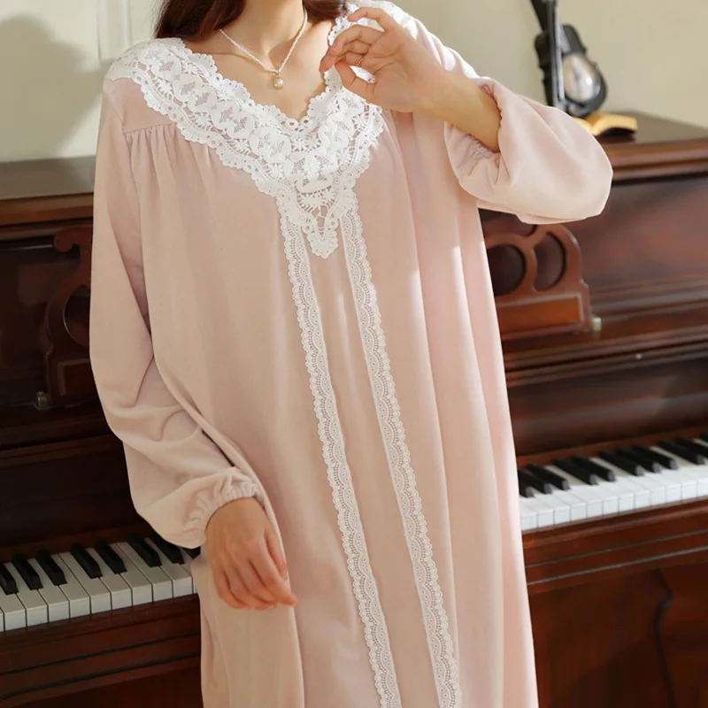 Long Sleeve V-neck Lace Fairy Velvet Nightgown Women Winter Court Style Sleepwear Loose Loose Dress for Home Wear Spring Autumn