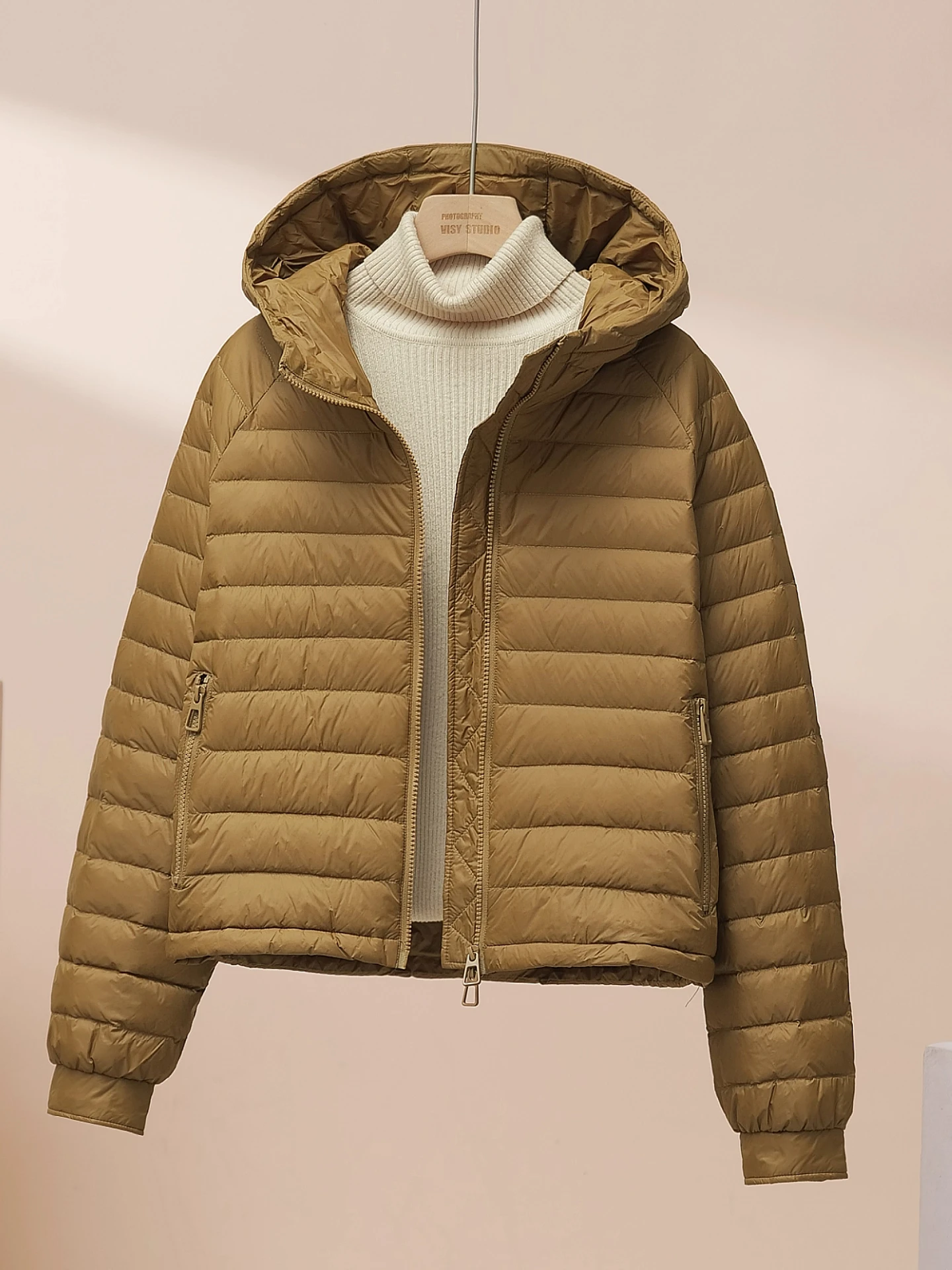 

Легкая женская укороченная куртка-пуховик с капюшоном, 90% белый пух, модная, теплая, трендовая, осенне-зимняя, легкая