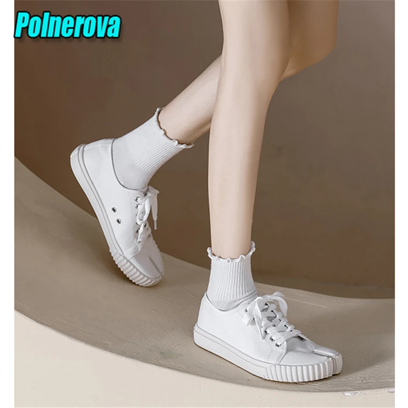 Women's Tabi Canvas Shoes Split Toe Lace-Up Flats Casual Shoes Fashion Brand Design Black White Sneakers Daily Walking Shoes