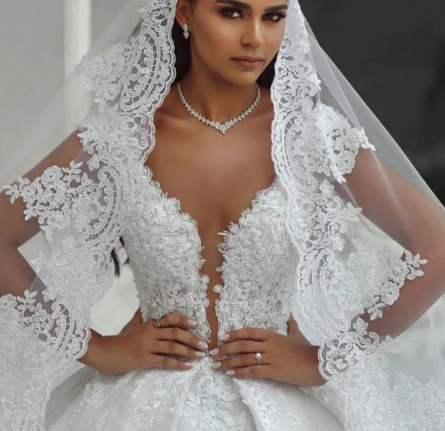 Suknia balowa księżniczki suknie ślubne kwadratowy kołnierzyk dekolt w serek bez rękawów aplikacje koronkowe tren kaplica Vestido De Noiva dostosowane