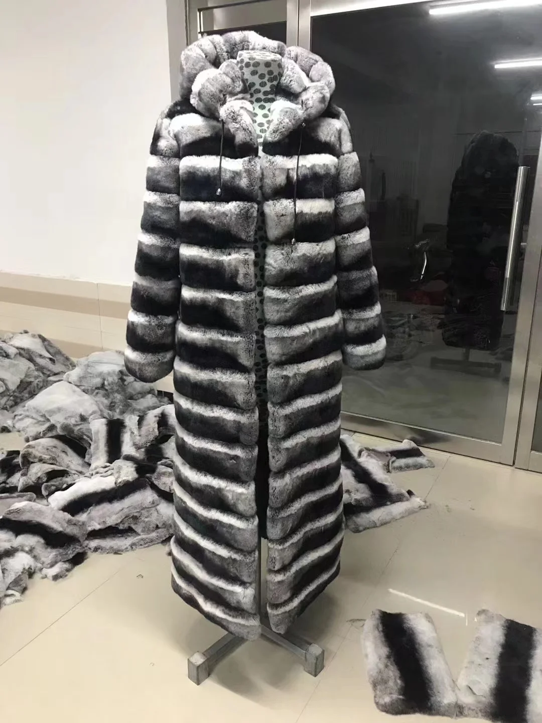 Chaqueta a rayas Chinchilla para mujer, abrigo de piel de conejo Rex extendido, ropa de piel gruesa, moda, nuevo, invierno, 120cm, 2023