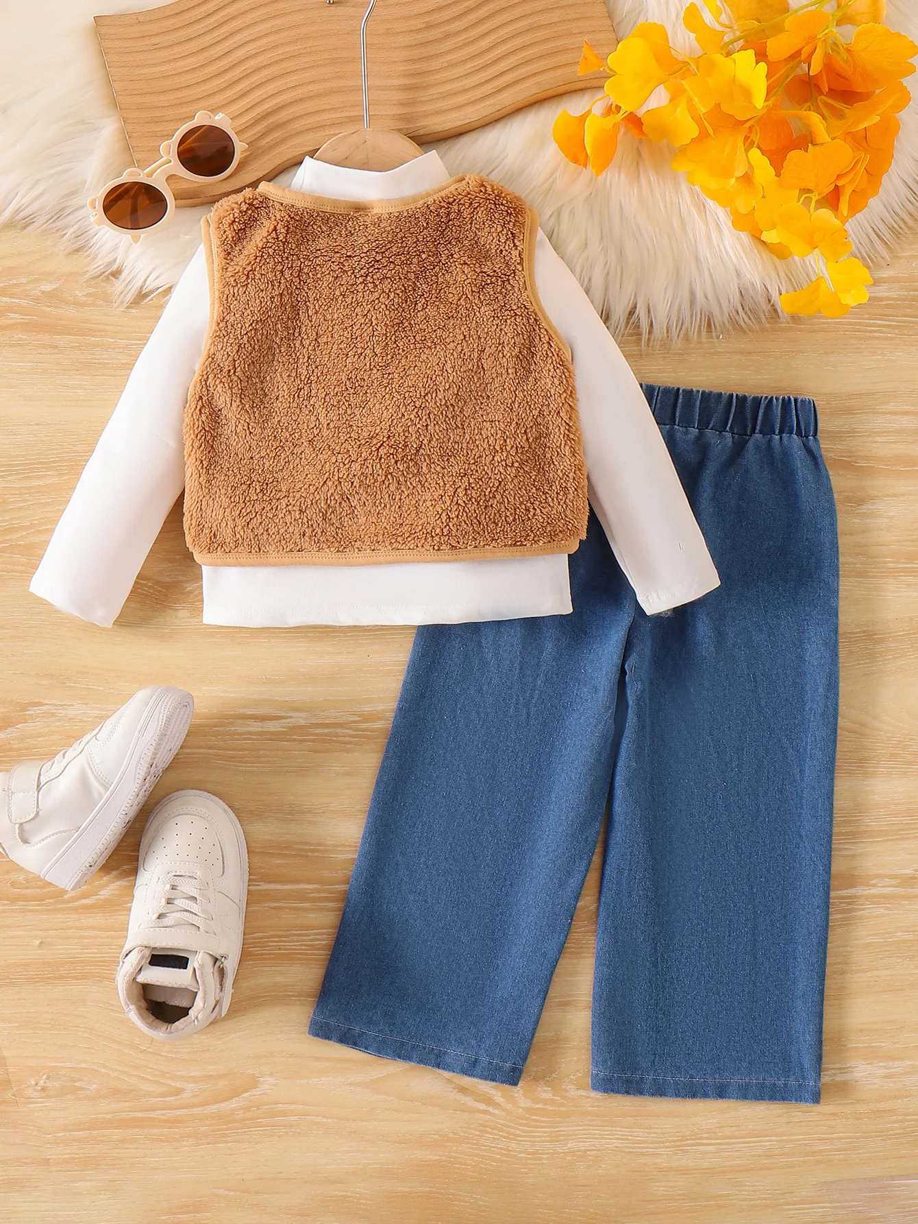 Winter cross-border new style girls sweet and comfortable 2-7 years old coffee color vest + bottoming shirt + trousers
