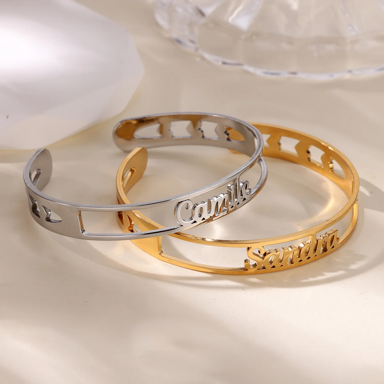 مخصص قلوب اسم أساور أساور للنساء الفولاذ المقاوم للصدأ مخصص الإسورة الكفة سوار أنثى شخصية المعصم مجوهرات #3