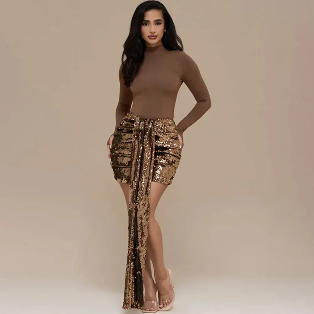 

Сексуальный комплект из двух предметов: мини-юбка с пайетками и топ с высоким воротником, длинными рукавами и модная юбка в стиле кэжуал.