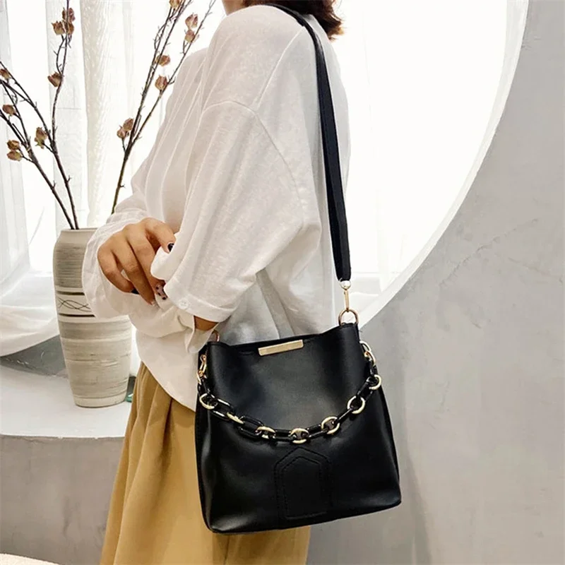 Premium Retro Fashion Simple New Texture Large Capacity Bag Women\'s Bag Chain Portable Messenger Bucket Bag