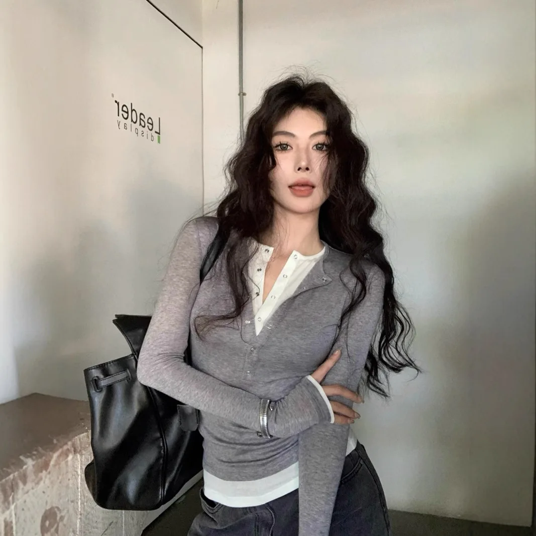 

Высокое качество, хит продаж, оптовая продажа, искусственная двухсекционная контрастная футболка с длинными рукавами, облегающая базовая рубашка, осенний топ для женщин