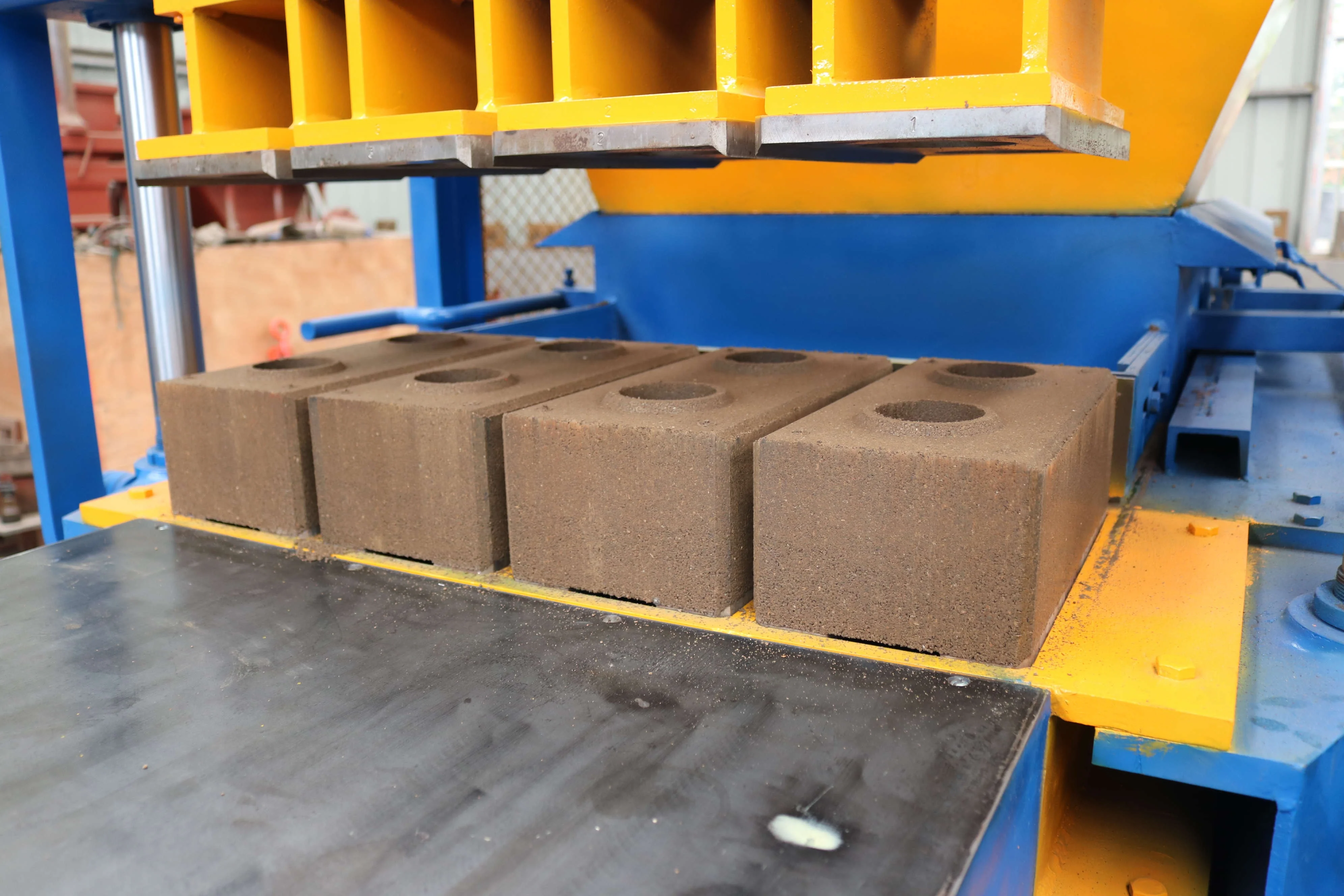 Low Price YG4-10 Clay Fully Machine Pan Mixer Small Business Machine Ideas Home Earth Brick of Making Machine