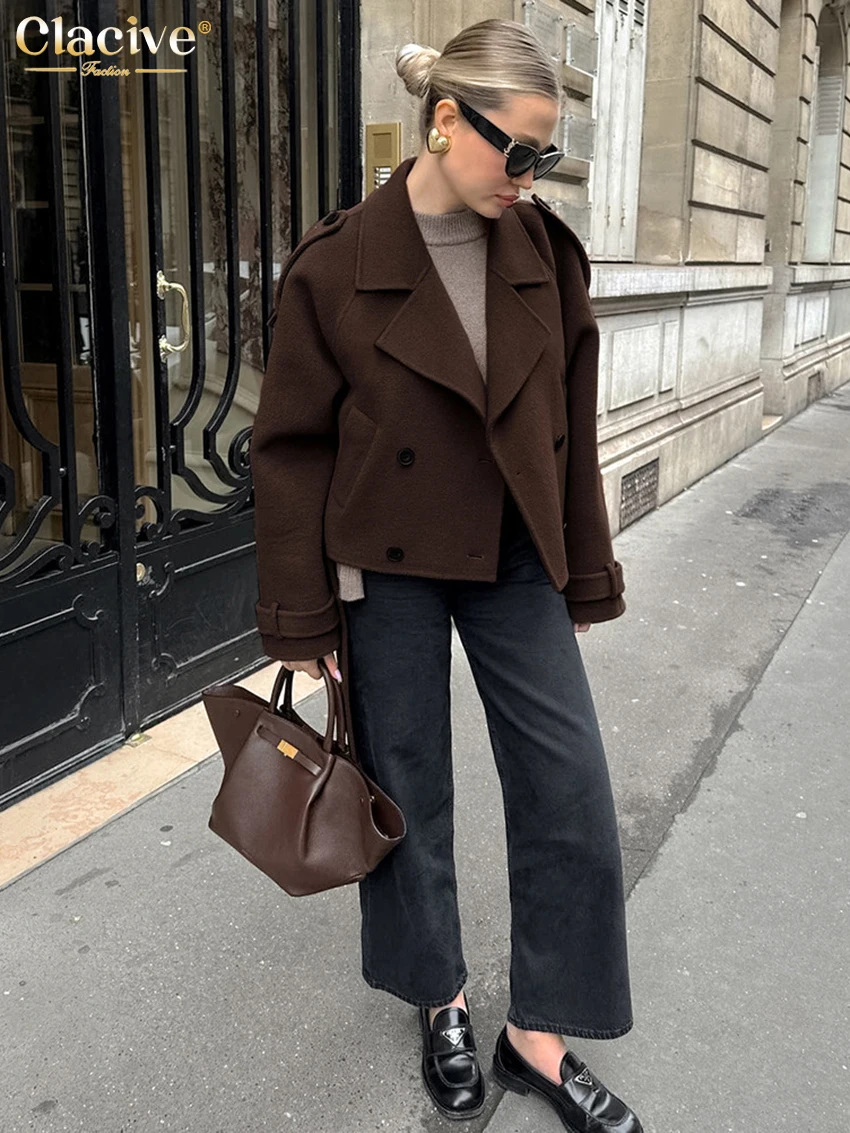 Clacive موضة فضفاضة براون قميص نسائي دافئ 2025 الشتاء التلبيب قمصان طويلة الأكمام أنيقة الكلاسيكية قمة صلب الملابس النسائية